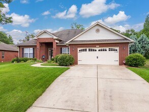 Building Photo - Spacious 4-Bedroom, 2 BA Ranch Home, 2 Car...