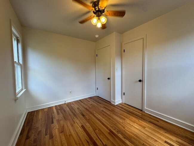 Building Photo - 404 Grubert Ave