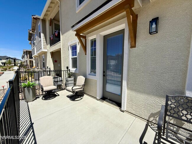 Building Photo - 452 Blackbird Ln