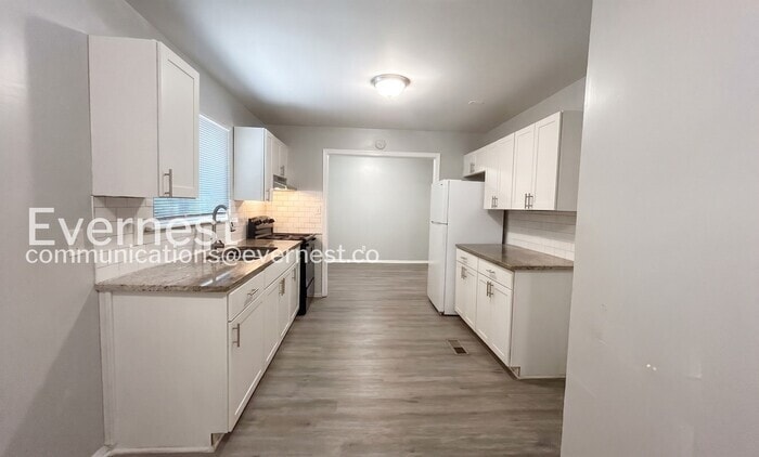 Building Photo - 3227 Hobart Dr NW