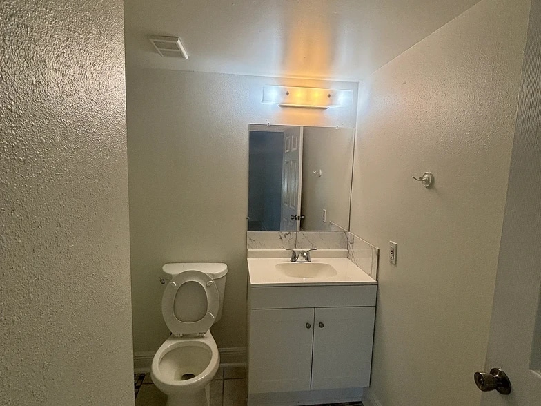 Master Bath - 1601 Big Tree Rd