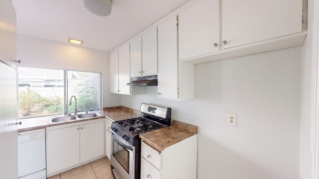 Building Photo - 2 bedroom Home In Irvine