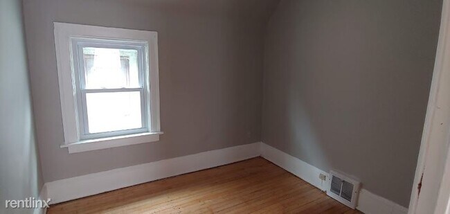 Building Photo - 3 br, 1 bath Apartment - 3374 N Richards St