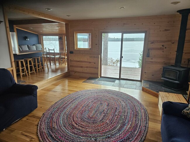 Building Photo - Cozy Cabin on the Old Silver Lake