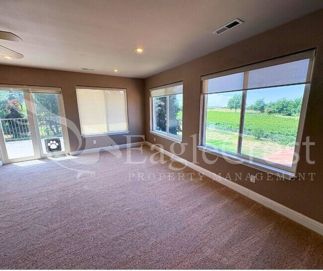 Building Photo - Luxury Bella Terra Estate with Mountain & Vineyard Views
