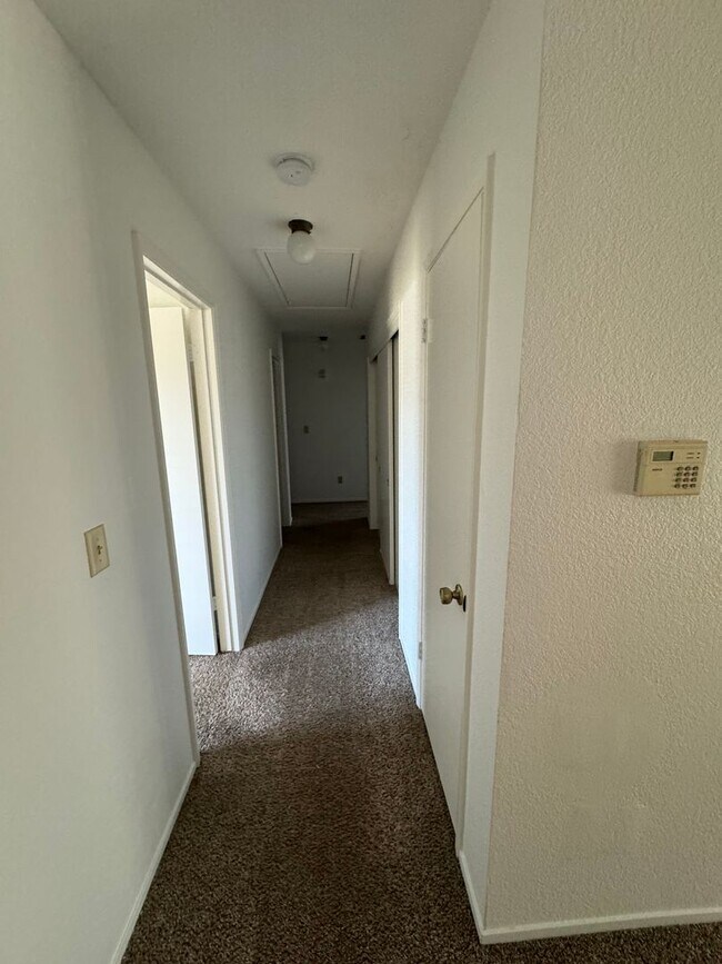 Building Photo - 1042 Awani Dr