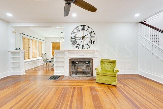 Building Photo - Charming 3 Bedroom, 2 Bathroom Two-Story H...