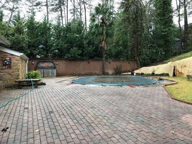 Building Photo - 2570 Northside Dr NW