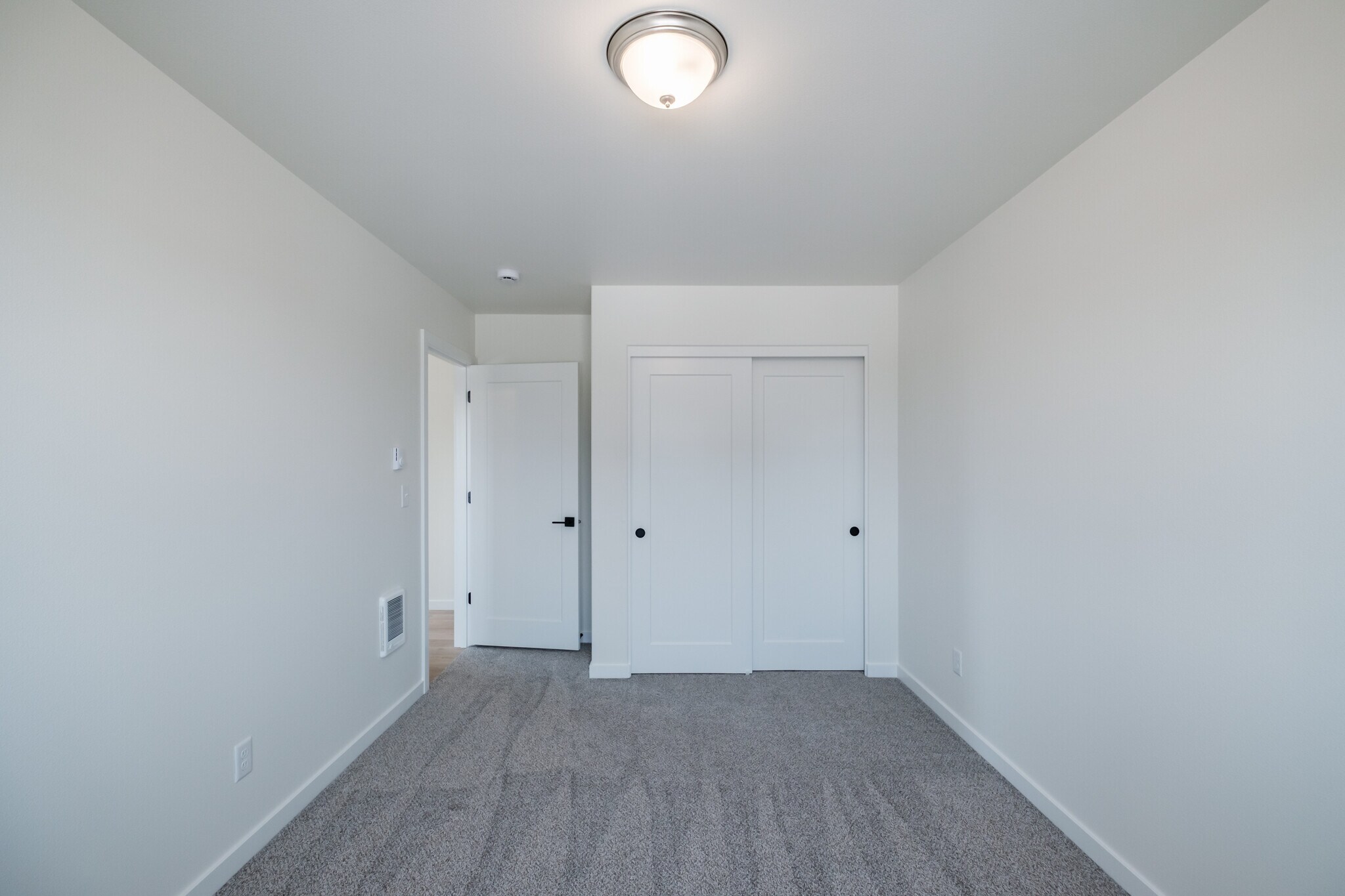 Building Photo - 400 Wagon Wheel Dr