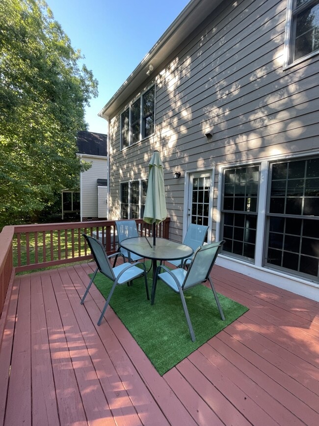 Building Photo - 5001 Paces Ferry Dr