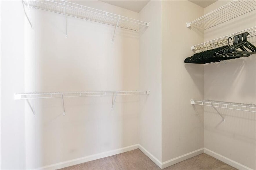 Building Photo - 2394 Whiteoak Ct SE