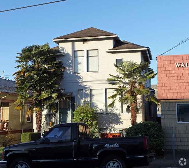 Building Photo - 3939 Wallingford Ave N