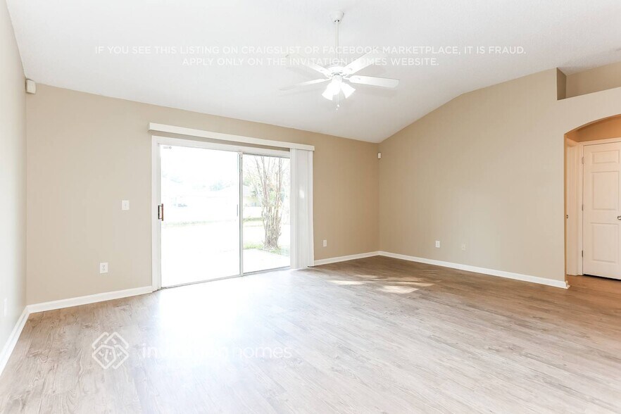 Building Photo - 10996 Apple Blossom Trail E