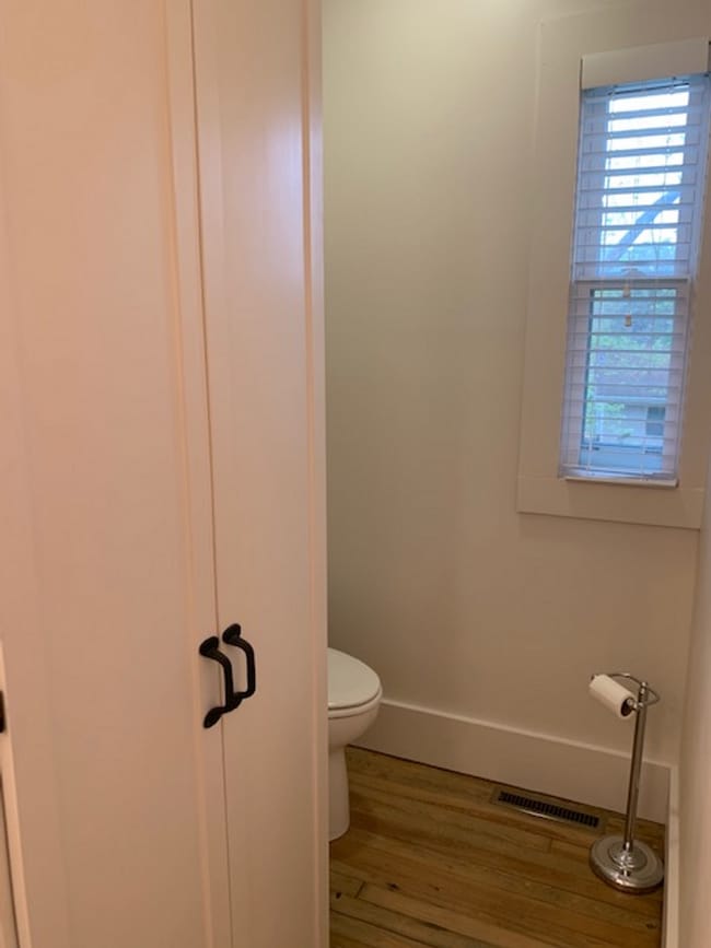 Building Photo - Duplex close to W&L Law School