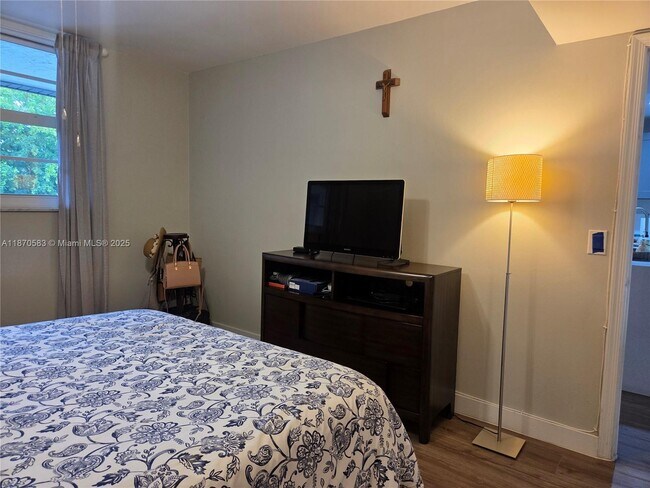Building Photo - 9410 Poinciana Pl