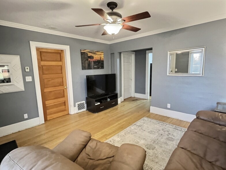 Building Photo - 2634 N Bartlett Ave