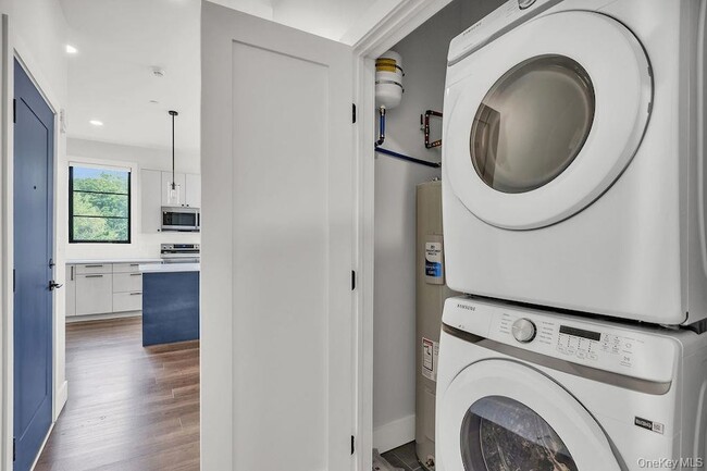 Building Photo - 185-191 Ashford Avenue Unit 12