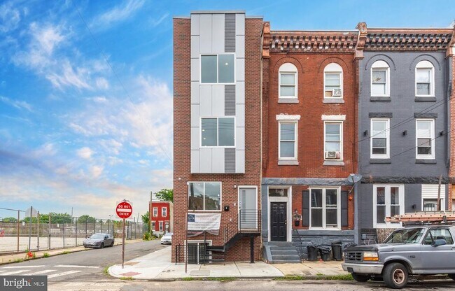 Building Photo - 2729 W Glenwood Ave