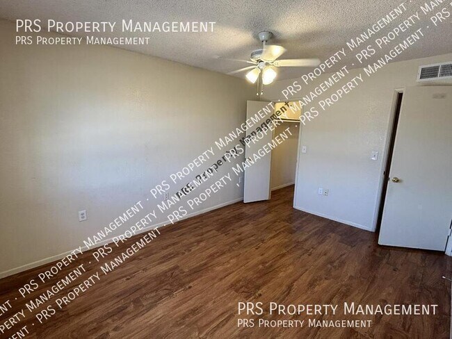 Building Photo - 3147 E Edgewood Ave