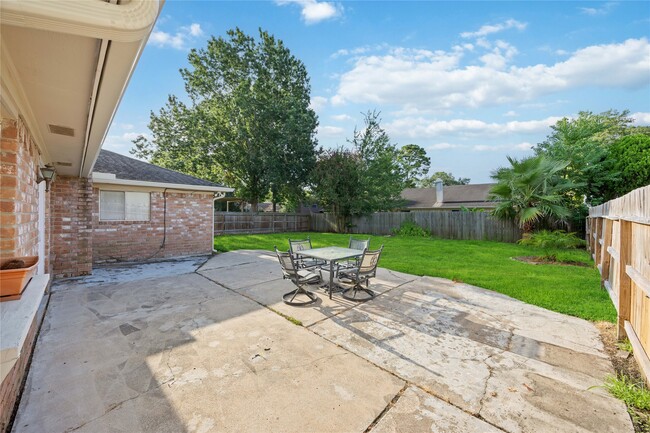 Building Photo - 2331 Ridgemont Dr