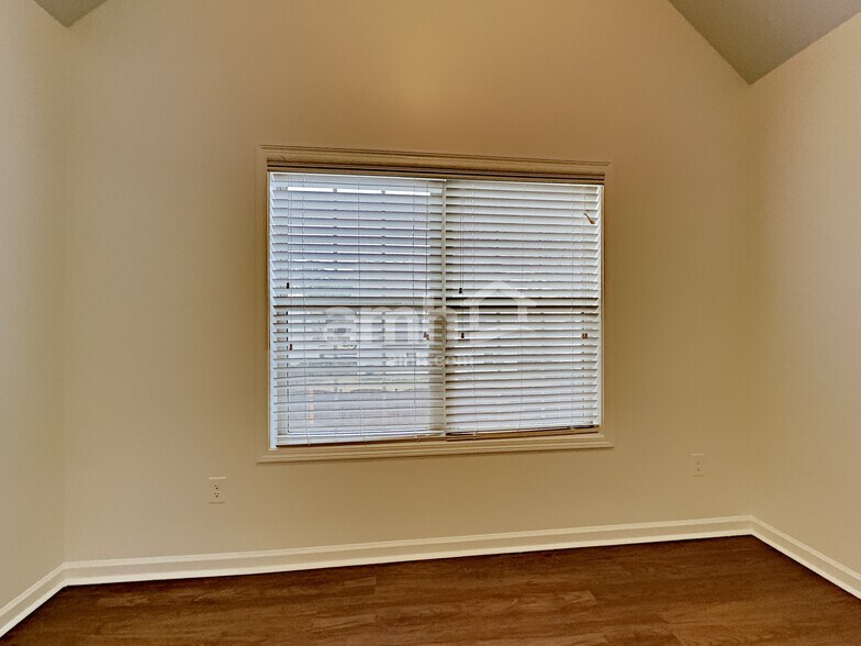 Building Photo - 3199 Arbor Oaks Dr SW