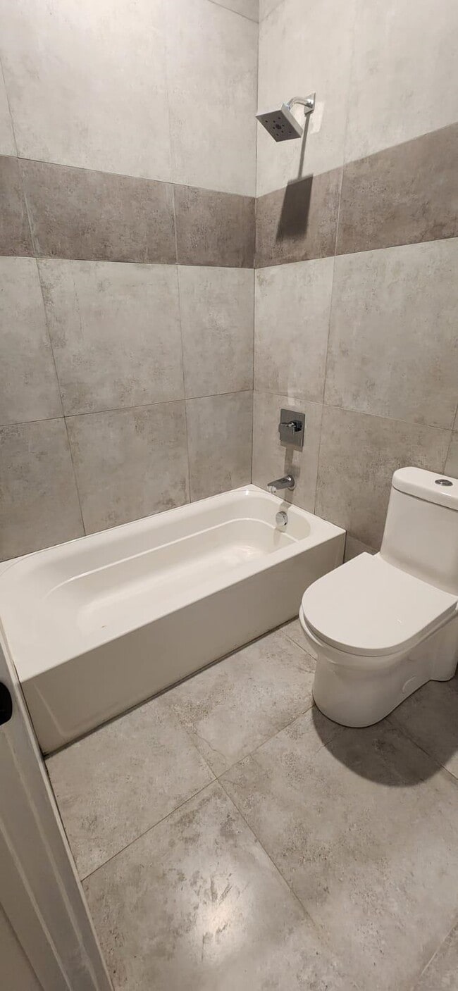 Building Photo - 107 Magazine St