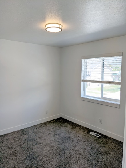 Building Photo - 2389 N 200 E