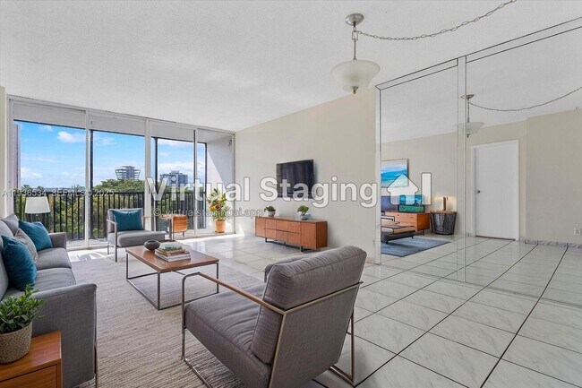 Building Photo - 3101 N Country Club Dr