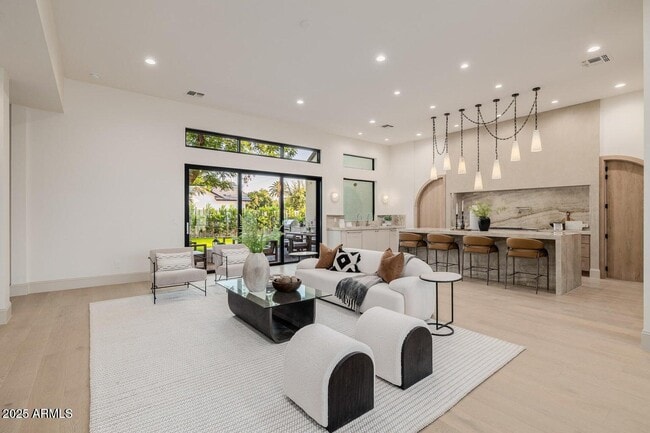 Building Photo - 3301 E Elm St