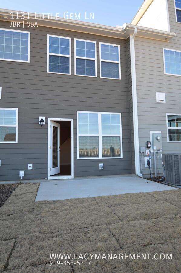 Building Photo - 1131 Little Gem Ln