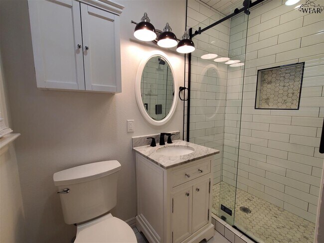 Building Photo - 2409 Martin St