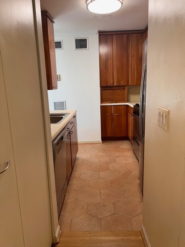 Building Photo - 401 E Ontario St