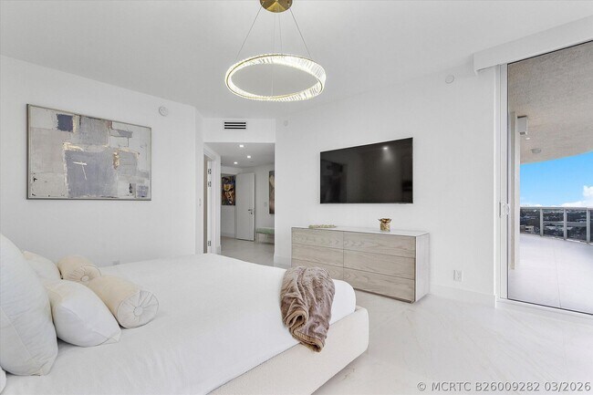 Building Photo - 3100 N Ocean Blvd