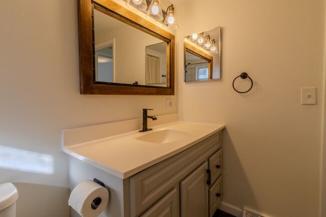 Building Photo - Classic Ranch Just Minutes from TC’s Best