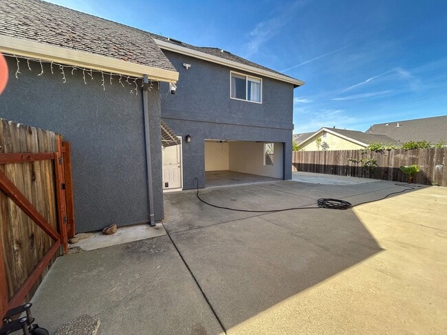 Building Photo - Recently Upgraded Modern Chico Home