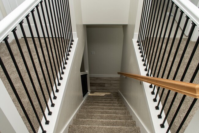 Building Photo - 144 W 425 N