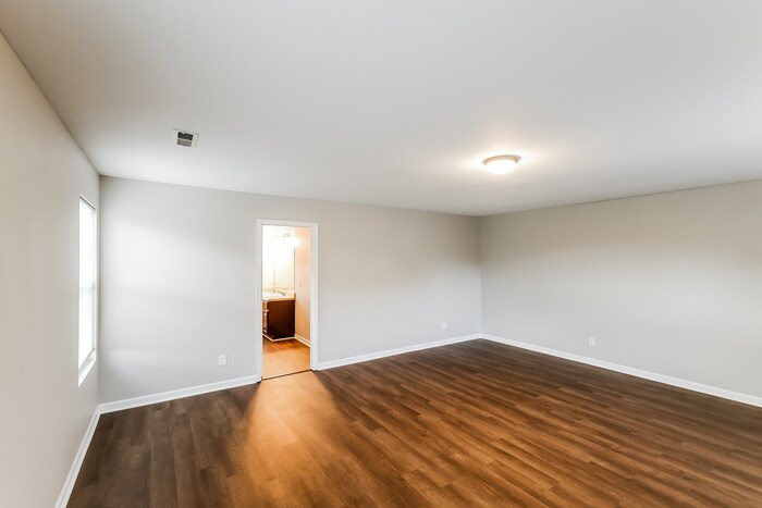 Building Photo - 146 Farmington Dr