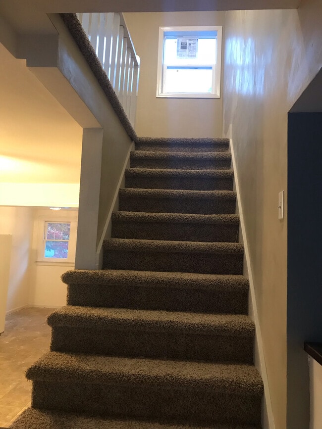 Building Photo - 566 E Sebewaing St