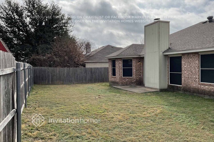 Building Photo - 944 Carlin Ln
