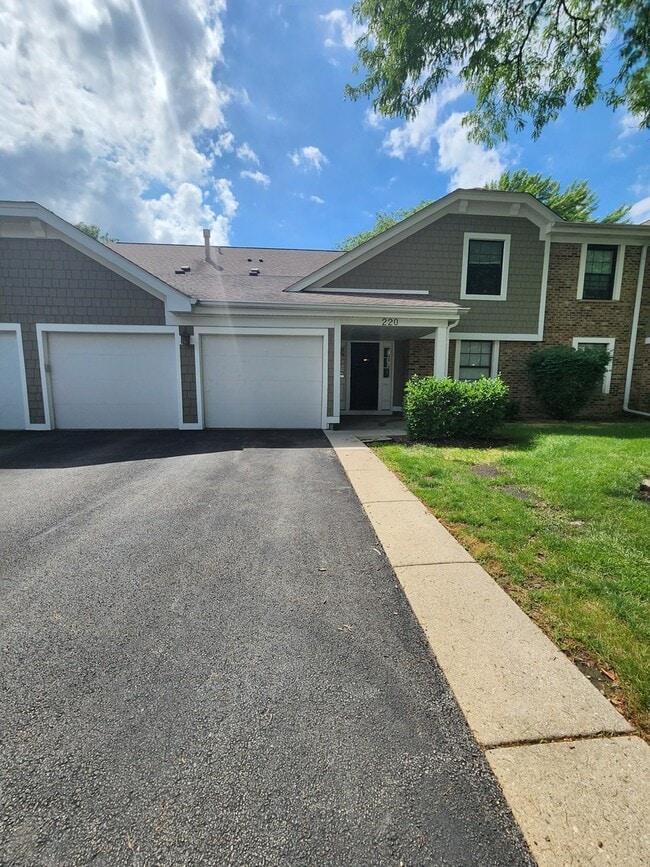 Building Photo - 220 Hawthorne Ct