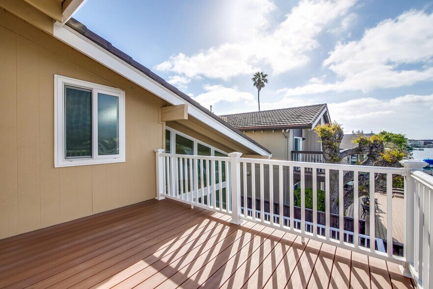 Building Photo - 255 Shearwater Is