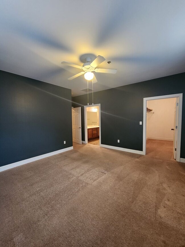 Building Photo - Beautiful Condo-Downtown Hendersonville, NC