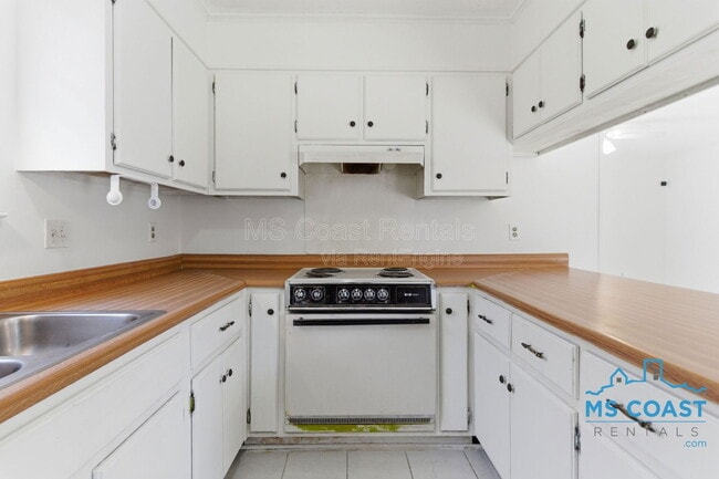 Building Photo - 167 Daisy St