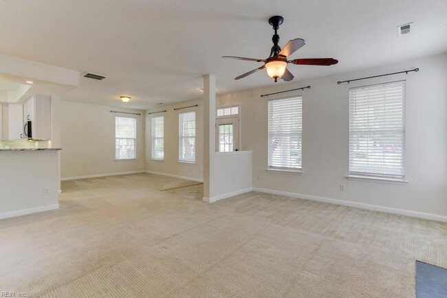Building Photo - 528 Normandy St