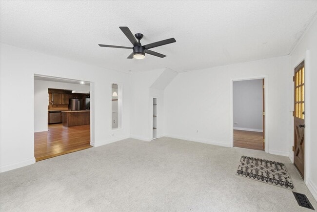 Building Photo - 173 Helman St