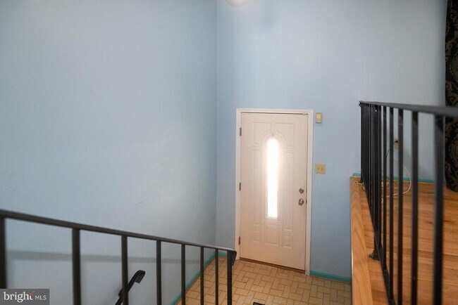 Building Photo - 1114 Ellingwood Dr