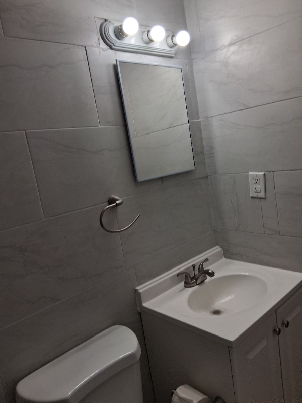 Building Photo - 1120 Northshore Dr