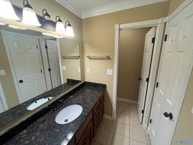 Building Photo - 14909 Clovercrest Dr SE