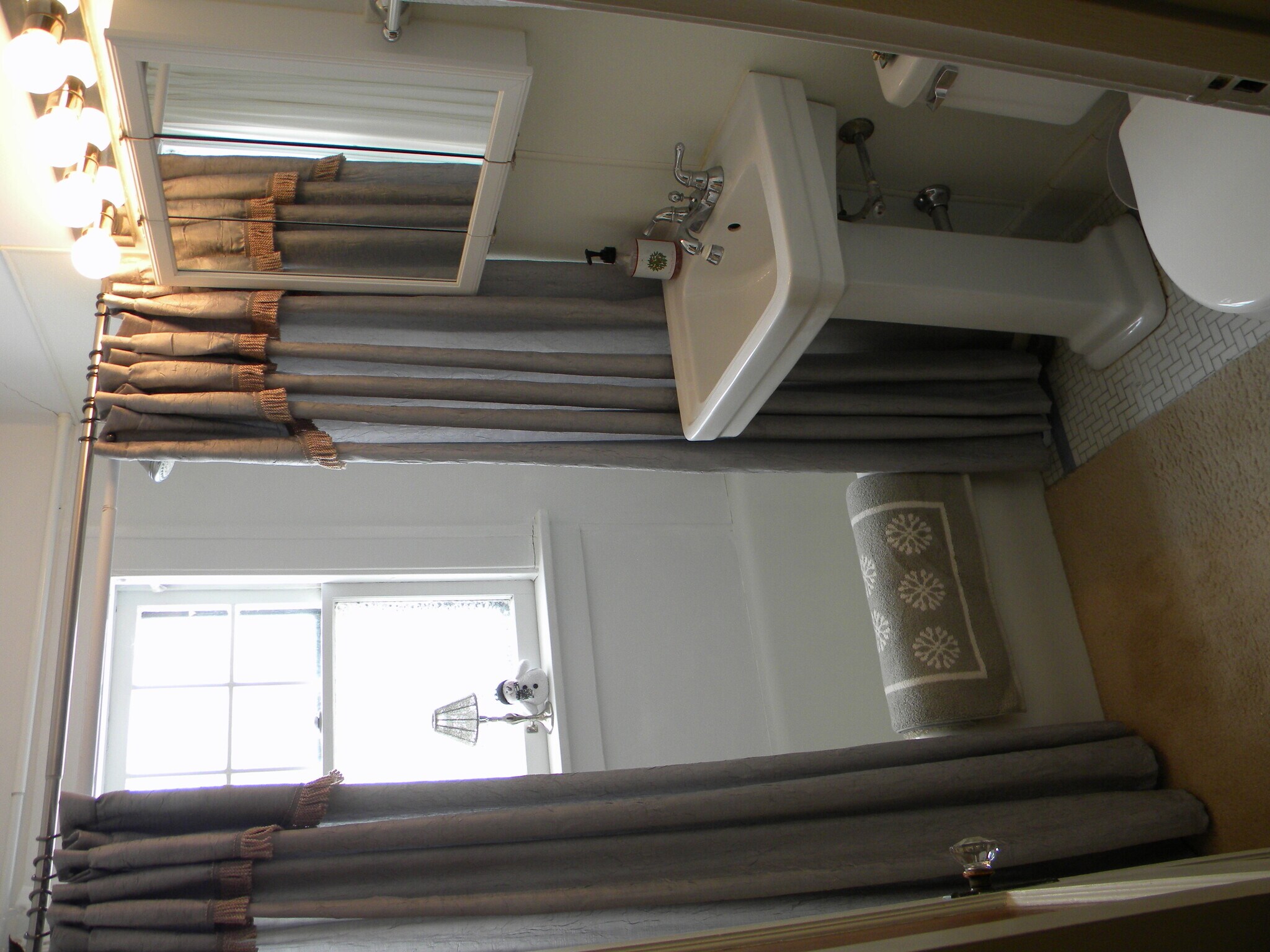 Tiled bath - 1220 20th St