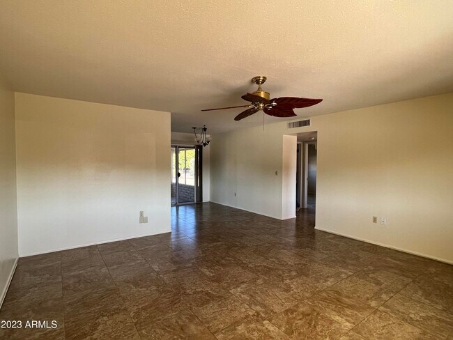Building Photo - 10939 W Saratoga Cir